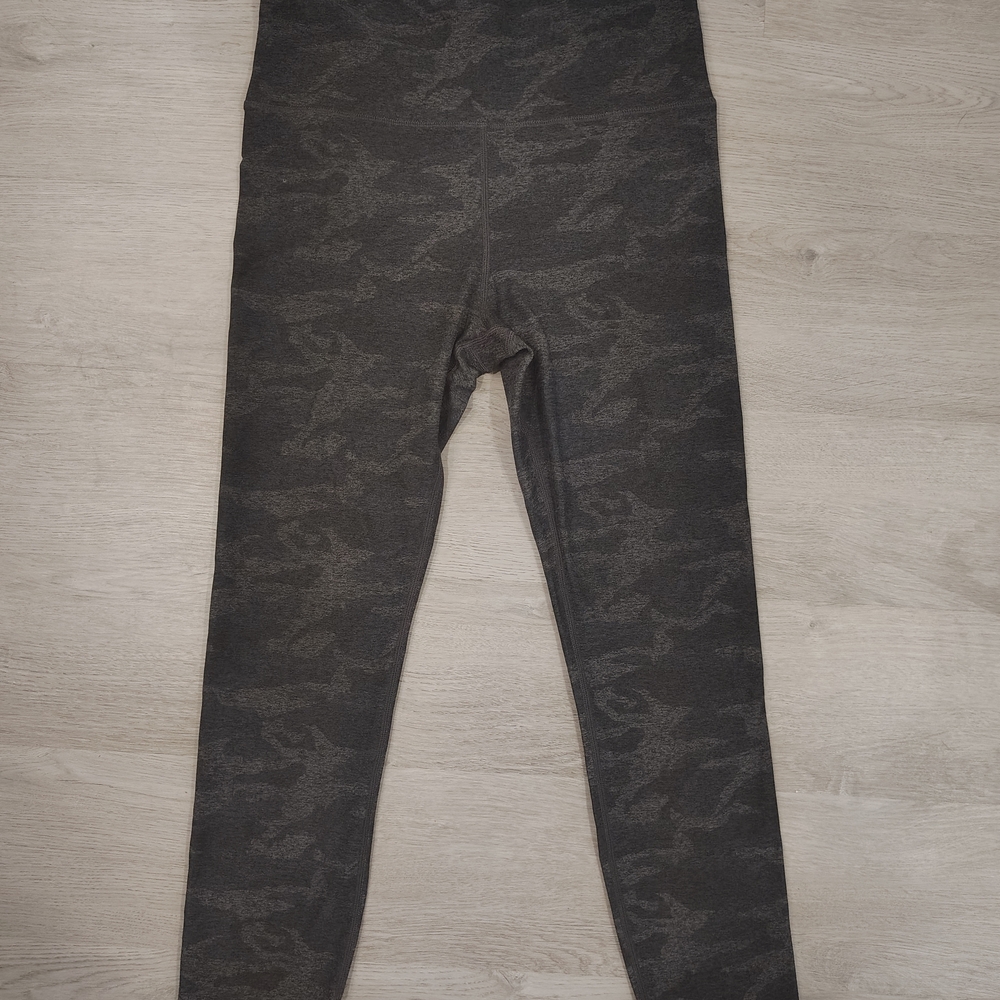 Vuori Women's Black Camouflage Leggings